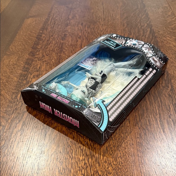 Monster High Lagoona Blue Reel Doll with Blonde Hair and Black Outfit - Picture 5 of 6